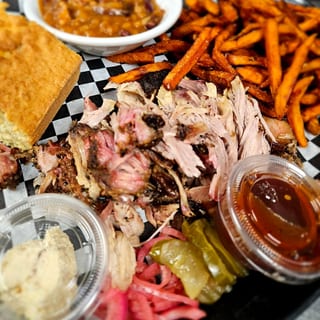 SMOKED PULLED PORK PLATE
